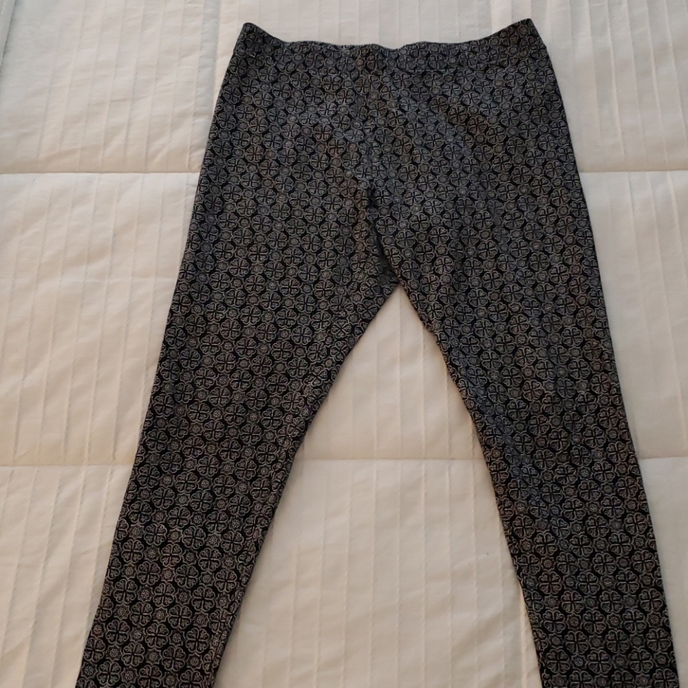 Style&co. Size LARGE leggings  ....
